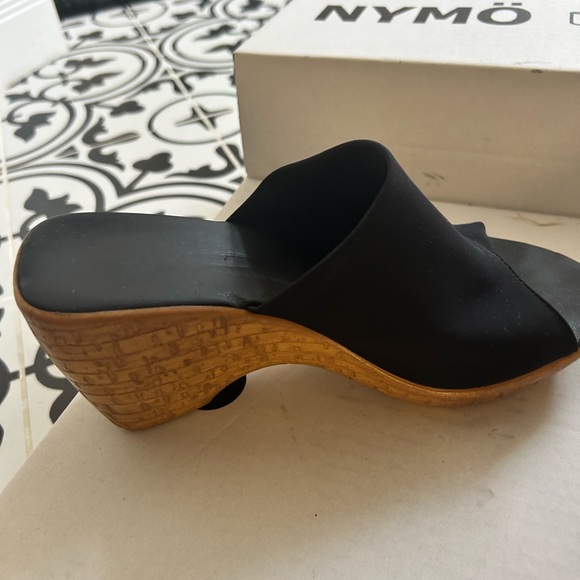 Onyx black wedge sandals. 6.5 - Picture 2 of 5